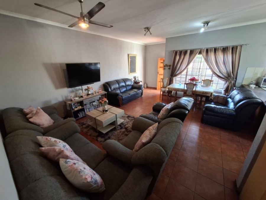 3 Bedroom Property for Sale in Azalea Park North West